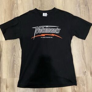 VETEMENTS TEE